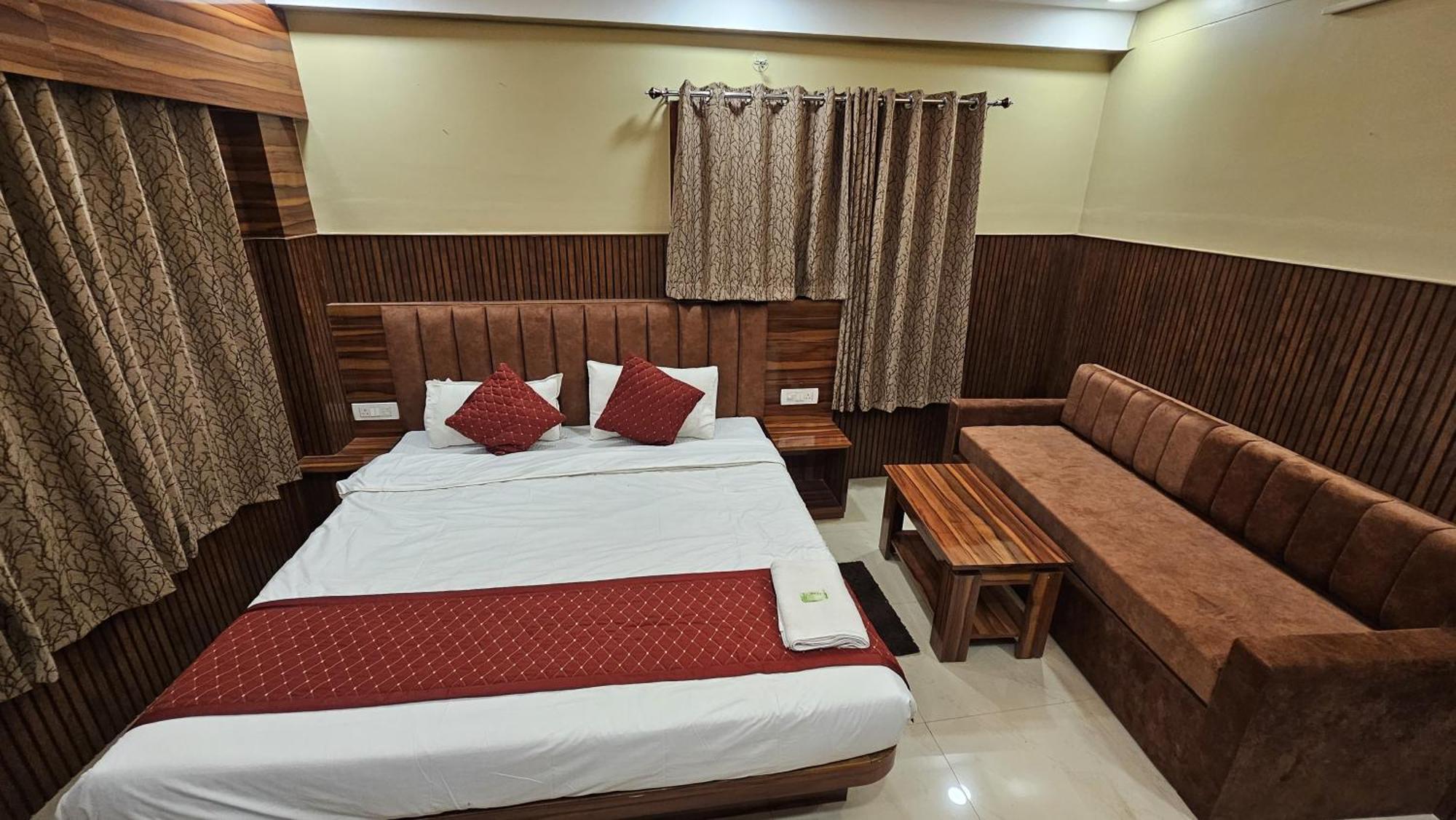 Tirupati Lodge Njp Сіліґурі Екстер'єр фото