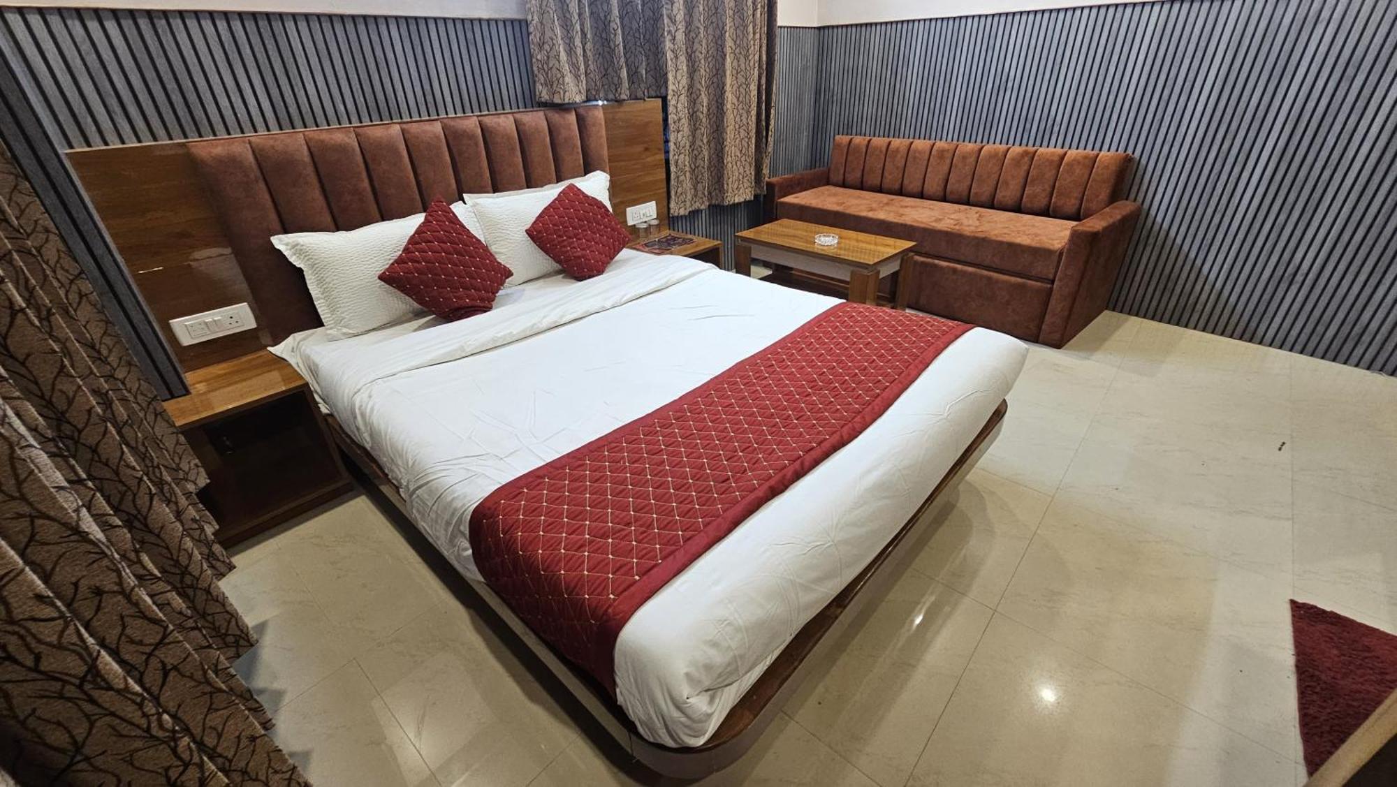 Tirupati Lodge Njp Сіліґурі Екстер'єр фото